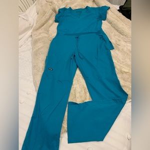 Greys Anatomy scrub set size medium top/large tall bottoms